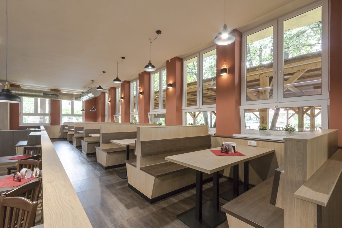 Posezení v sále restaurace Na Sídlišti 1962